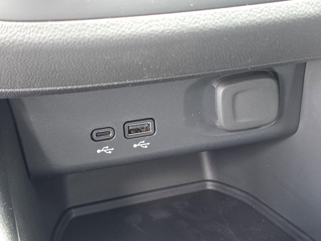 new 2025 Buick Envista car, priced at $25,790
