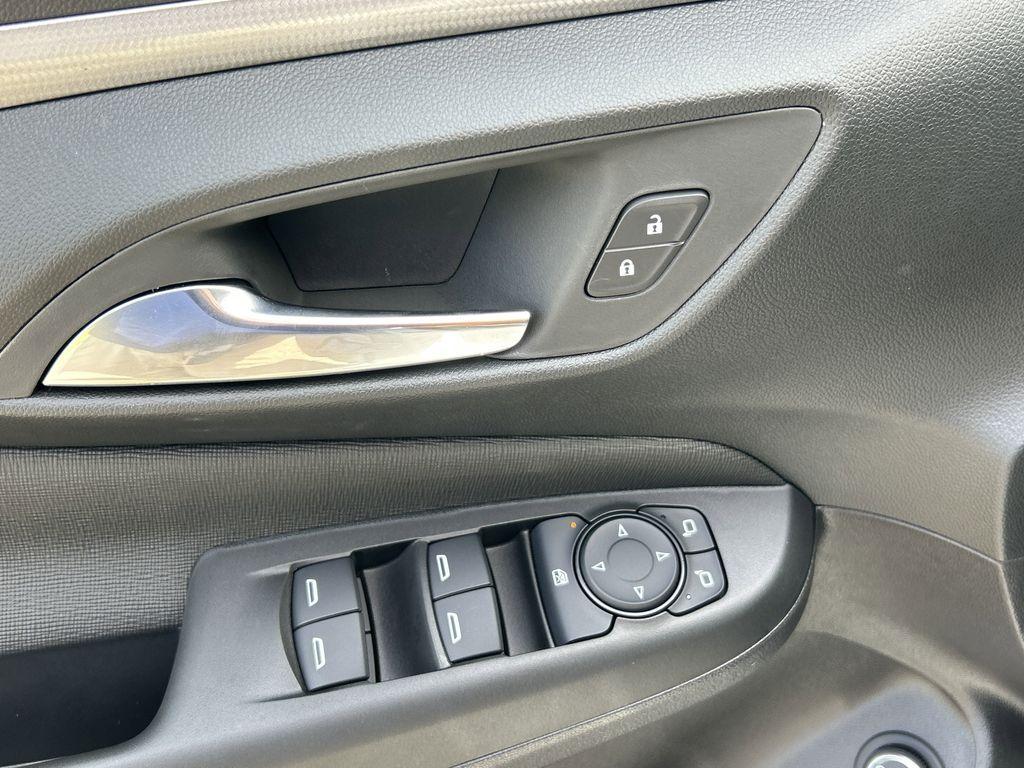 new 2025 Buick Envista car, priced at $29,185