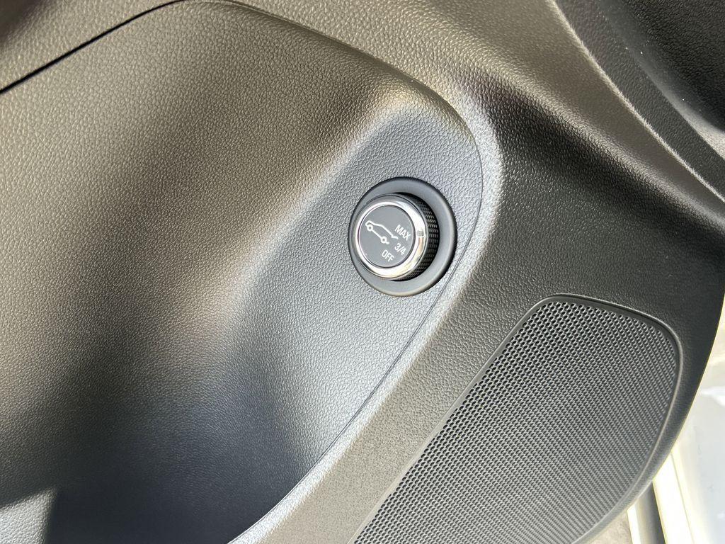 new 2025 Buick Envista car, priced at $29,185