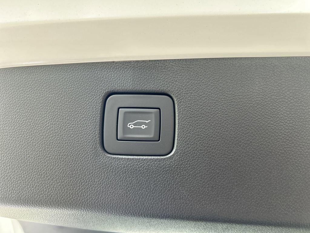 new 2025 Buick Envista car, priced at $29,185