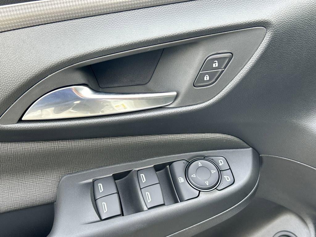 new 2025 Buick Envista car, priced at $29,185