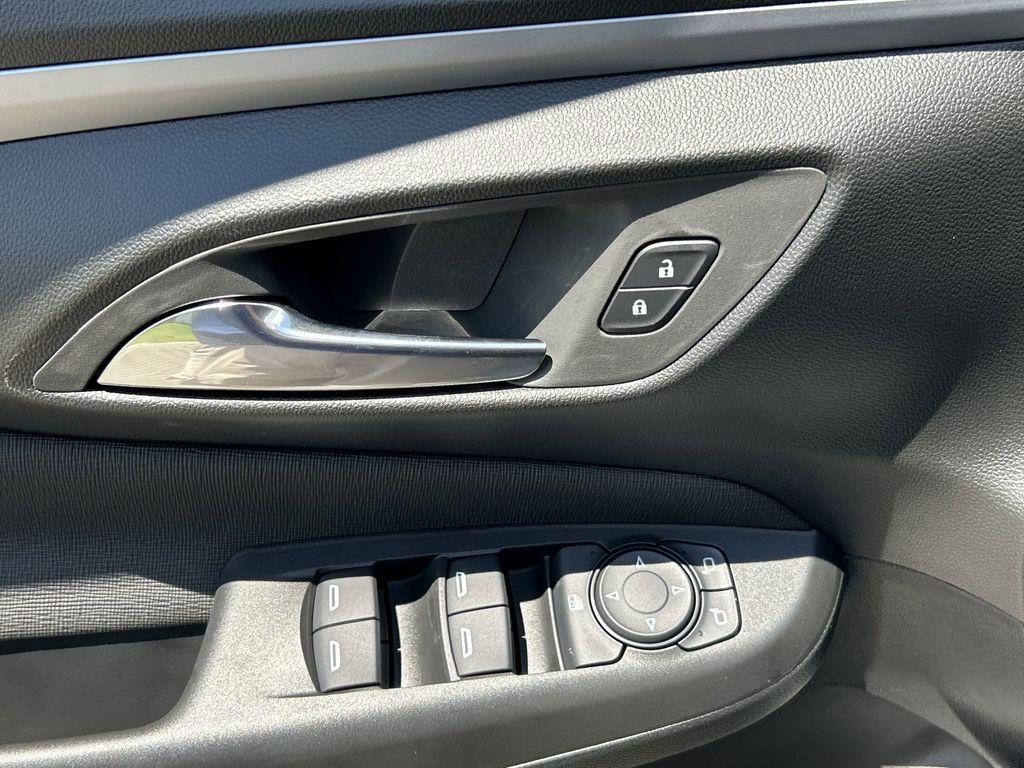 new 2025 Buick Envista car, priced at $27,915