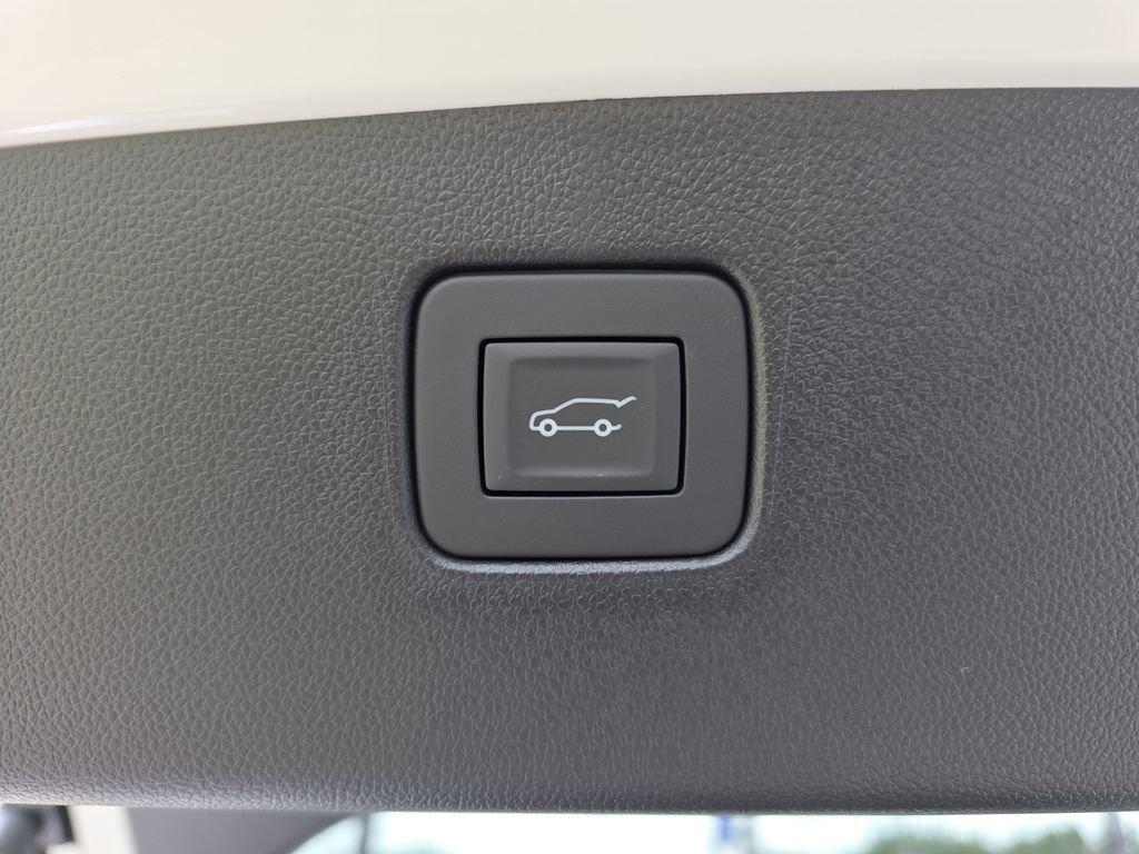 new 2025 Buick Envista car, priced at $29,575