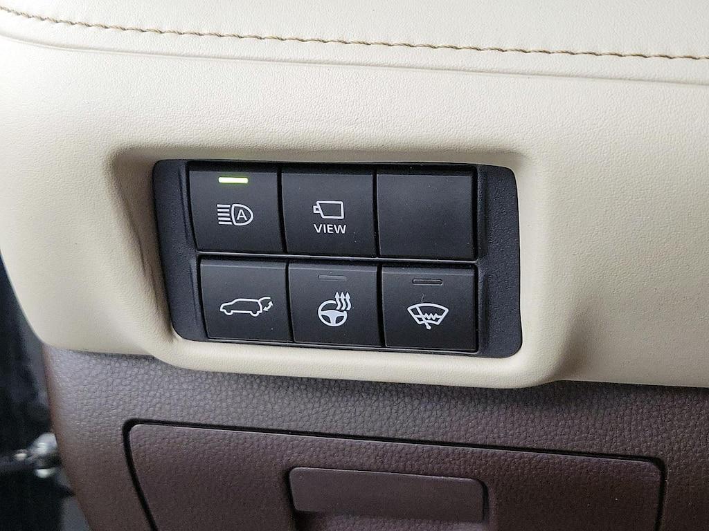 used 2021 Toyota Highlander car, priced at $31,998