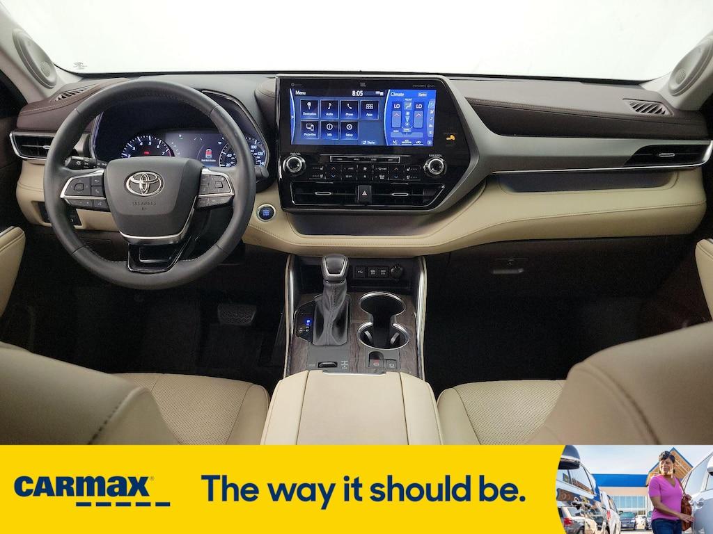 used 2021 Toyota Highlander car, priced at $31,998