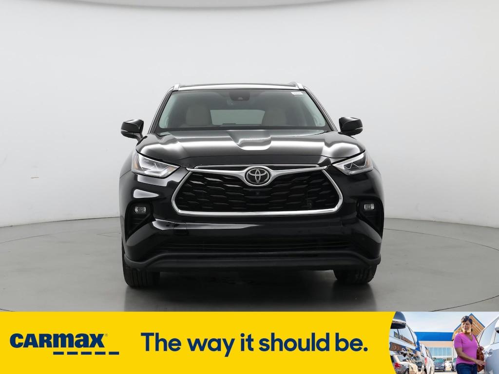used 2021 Toyota Highlander car, priced at $31,998