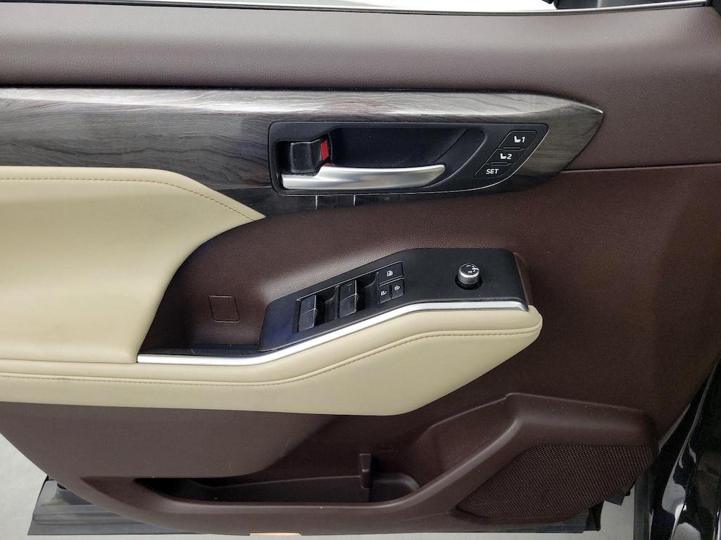 used 2021 Toyota Highlander car, priced at $31,998