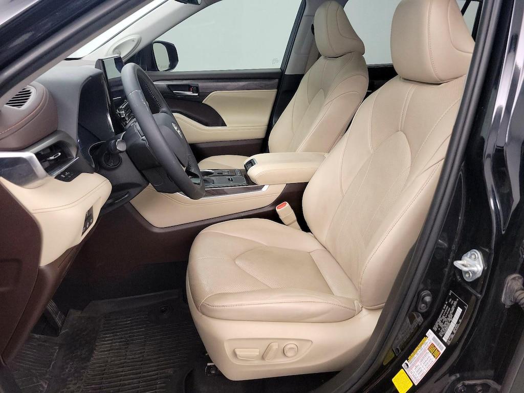 used 2021 Toyota Highlander car, priced at $31,998
