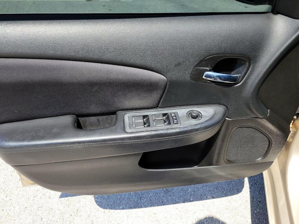 used 2014 Chrysler 200 car, priced at $9,998