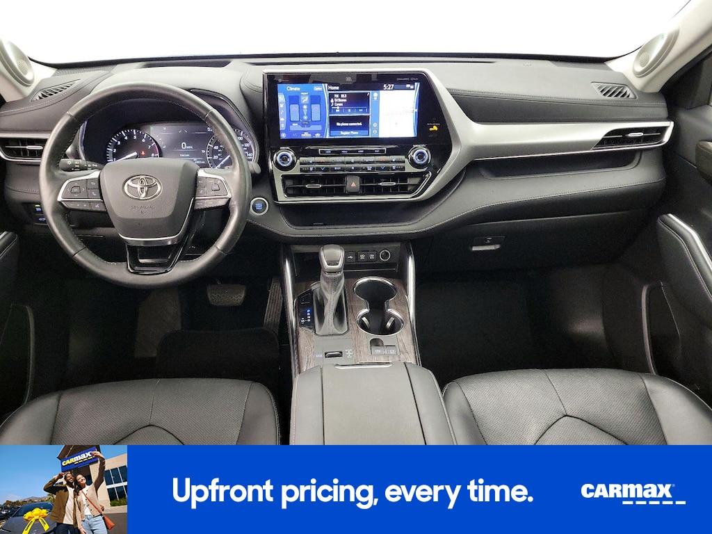 used 2021 Toyota Highlander car, priced at $33,998