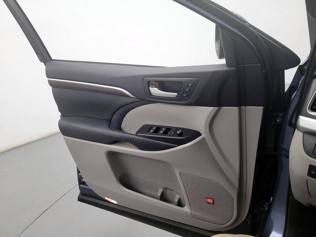 used 2014 Toyota Highlander car, priced at $26,998