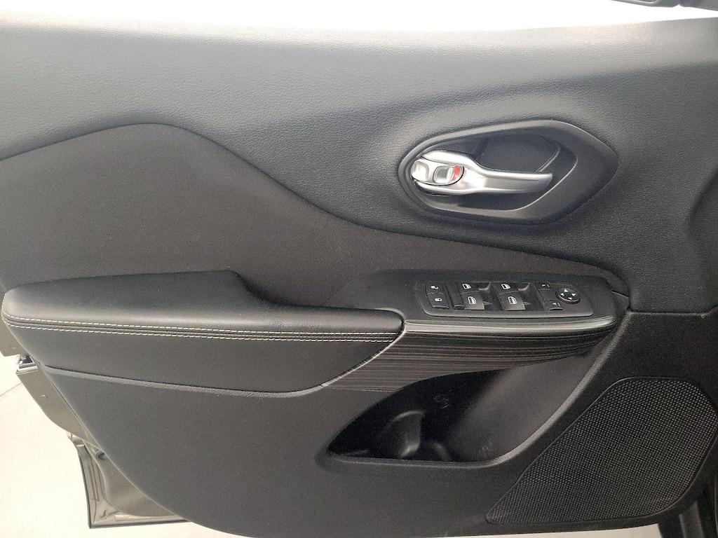 used 2015 Jeep Cherokee car, priced at $12,599
