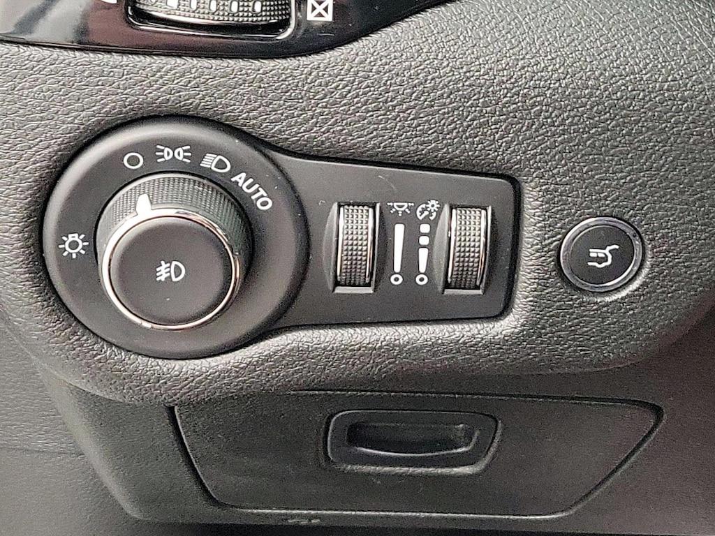 used 2023 Jeep Cherokee car, priced at $21,998