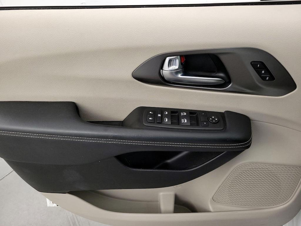 used 2023 Chrysler Pacifica car, priced at $27,998