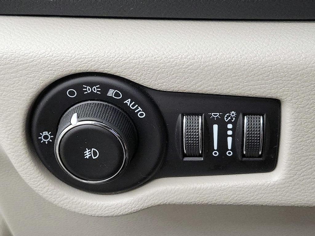 used 2023 Chrysler Pacifica car, priced at $27,998