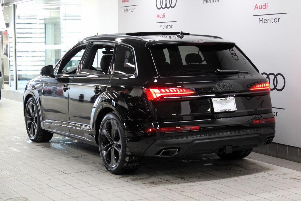 new 2025 Audi Q7 car, priced at $77,090