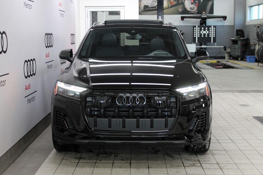 new 2025 Audi Q7 car, priced at $77,090