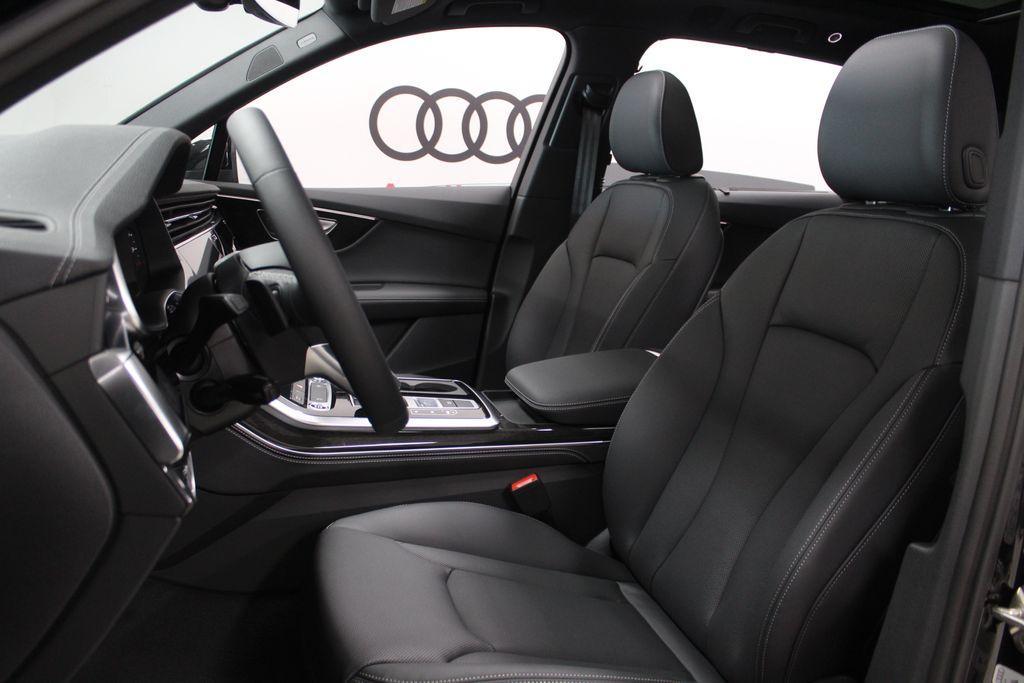 new 2025 Audi Q7 car, priced at $77,090