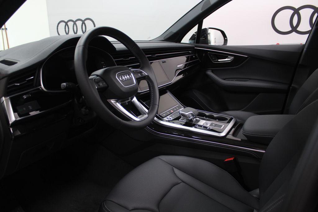 new 2025 Audi Q7 car, priced at $77,090