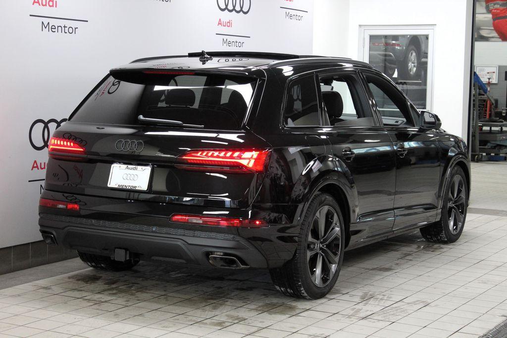 new 2025 Audi Q7 car, priced at $77,090