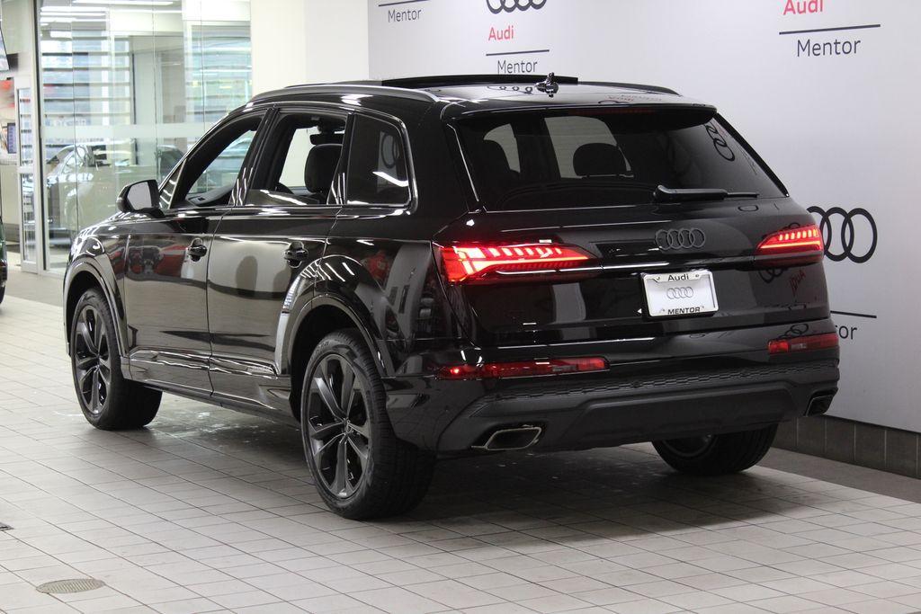 new 2025 Audi Q7 car, priced at $77,090