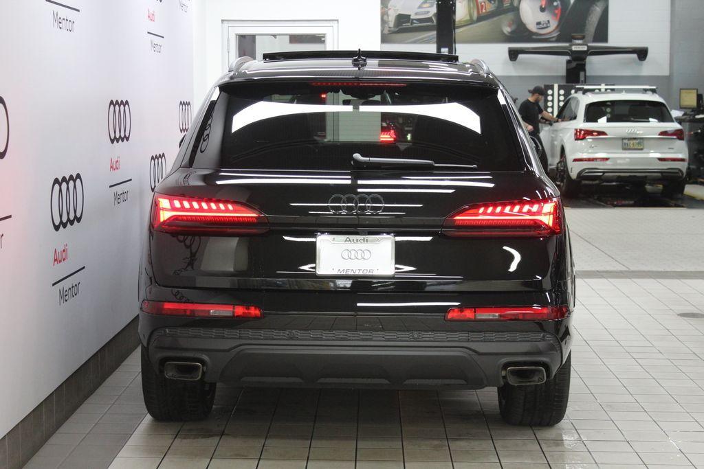 new 2025 Audi Q7 car, priced at $77,090