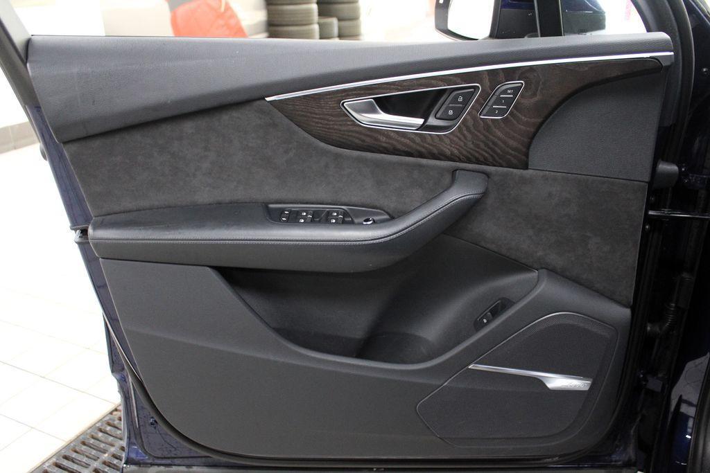 used 2020 Audi Q7 car