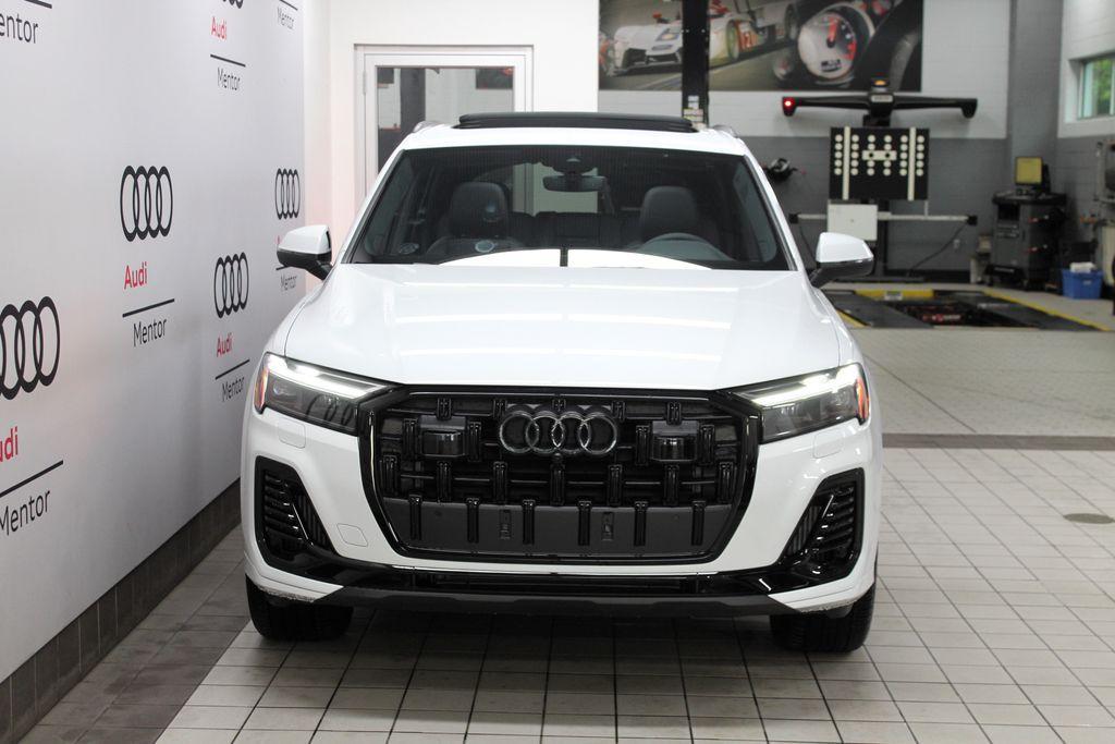 new 2025 Audi Q7 car, priced at $77,580