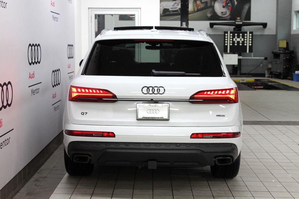 new 2025 Audi Q7 car, priced at $77,580