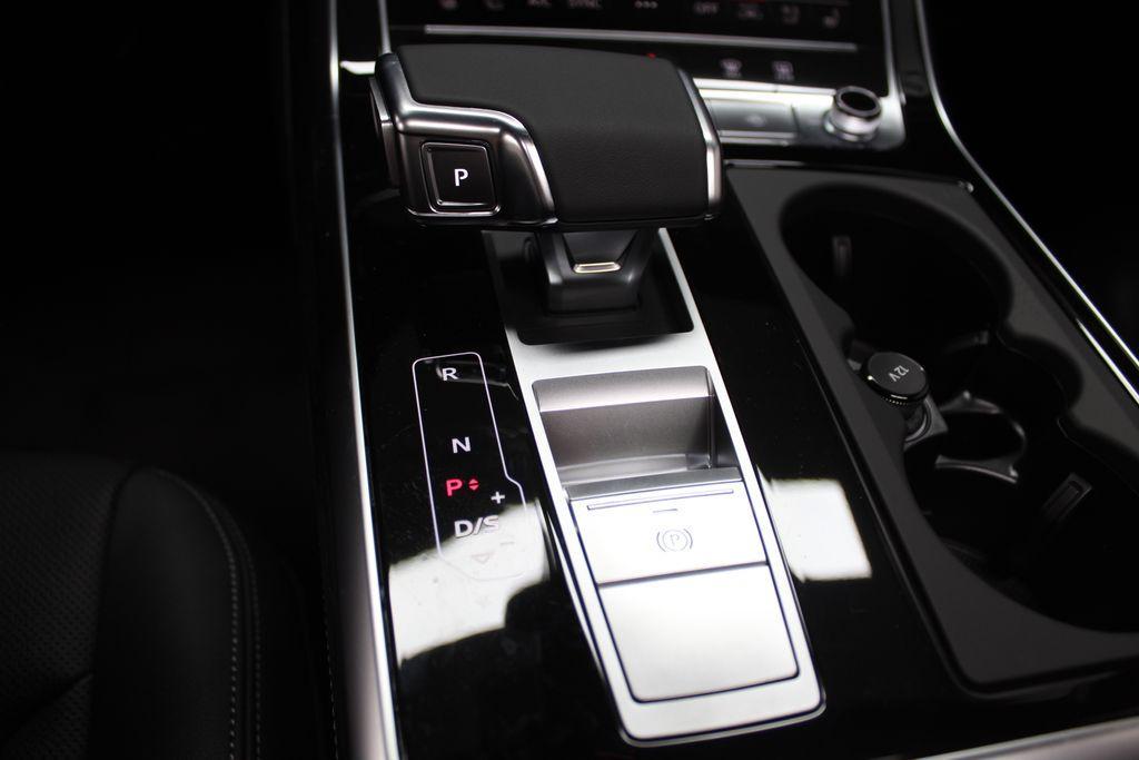 new 2025 Audi Q7 car, priced at $77,580