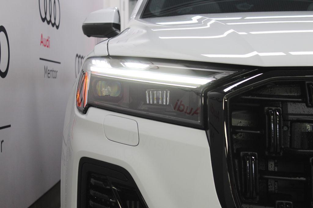 new 2025 Audi Q7 car, priced at $77,580