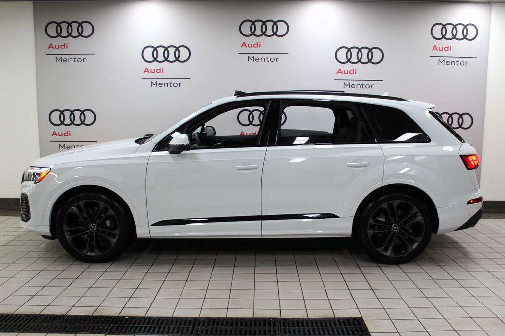 new 2025 Audi Q7 car, priced at $77,580
