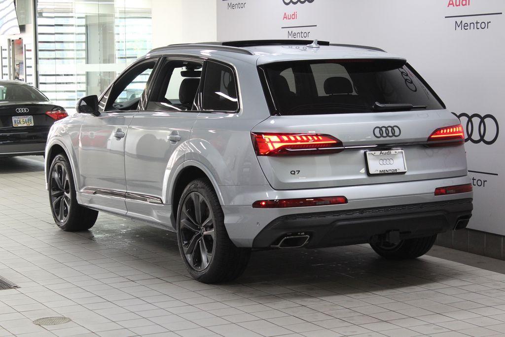 new 2025 Audi Q7 car, priced at $77,890