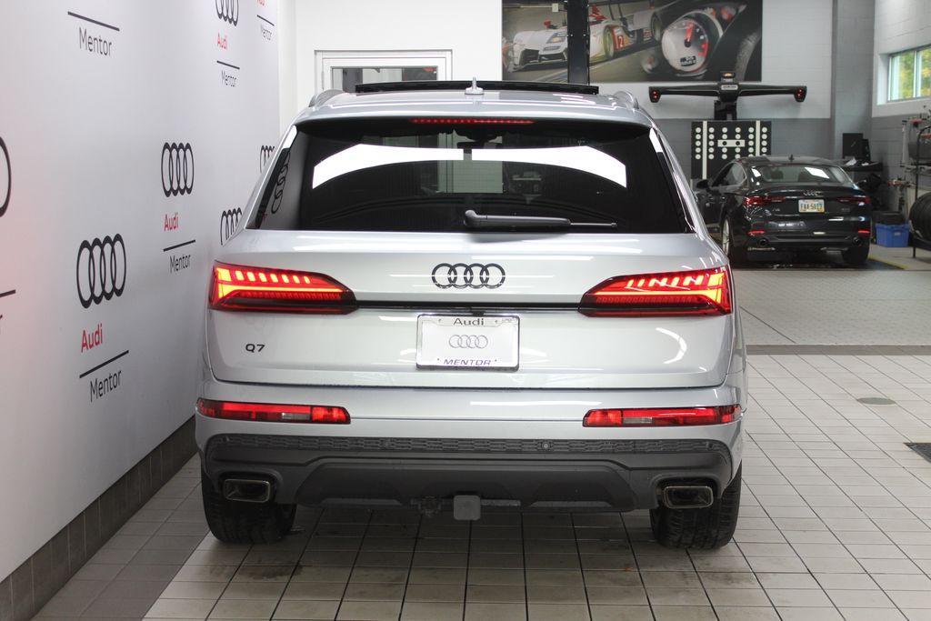 new 2025 Audi Q7 car, priced at $77,890