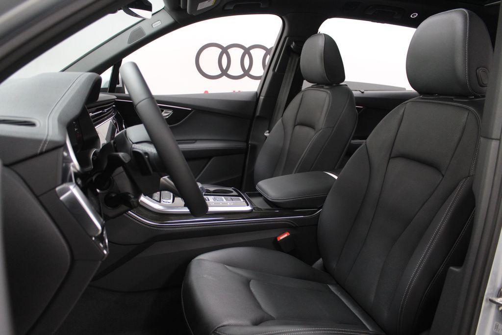 new 2025 Audi Q7 car, priced at $77,890