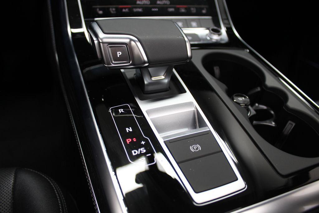 new 2025 Audi Q7 car, priced at $77,890