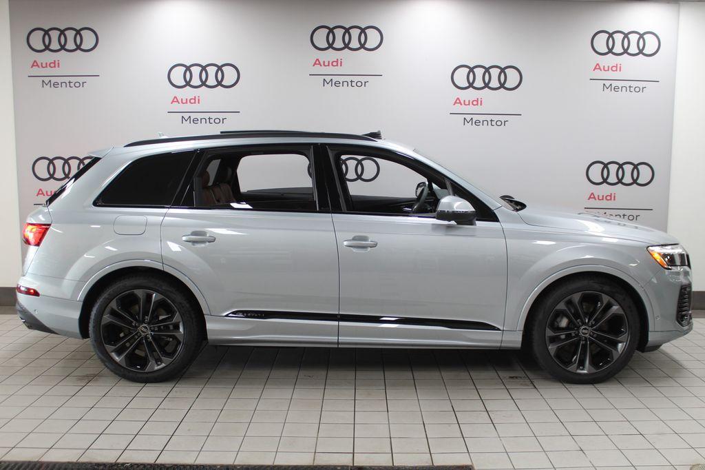 new 2025 Audi Q7 car, priced at $77,960