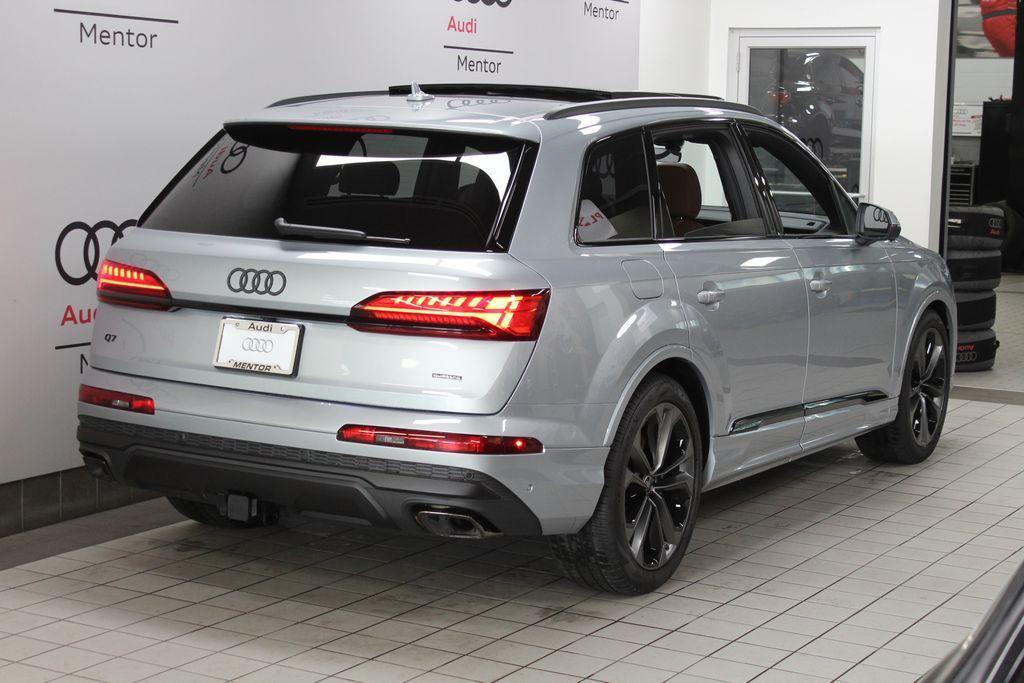 new 2025 Audi Q7 car, priced at $77,960