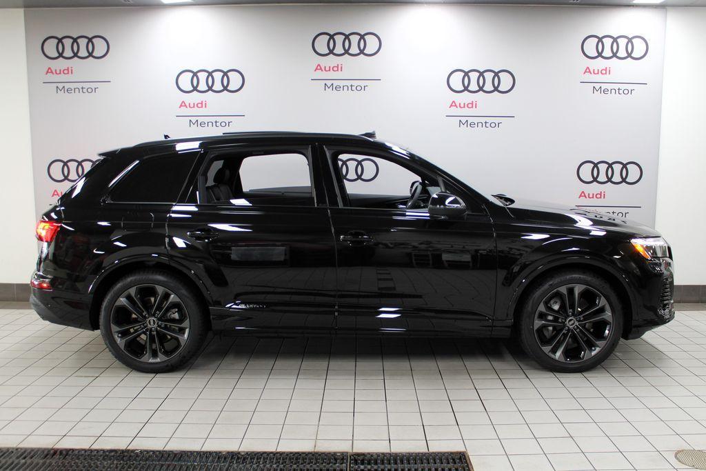 new 2025 Audi Q7 car, priced at $77,540