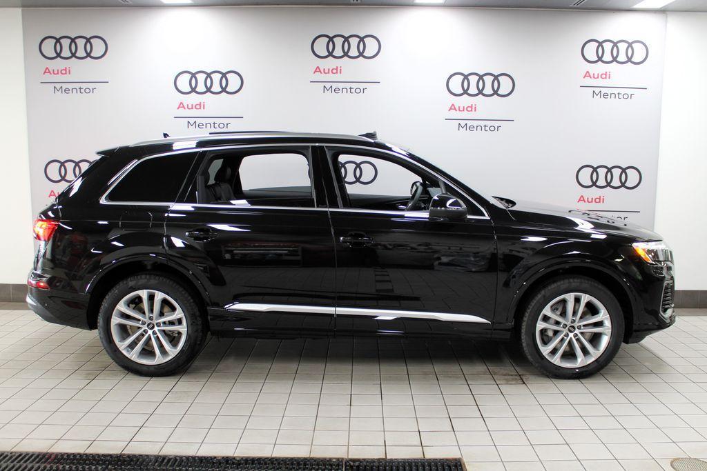 new 2025 Audi Q7 car, priced at $65,650