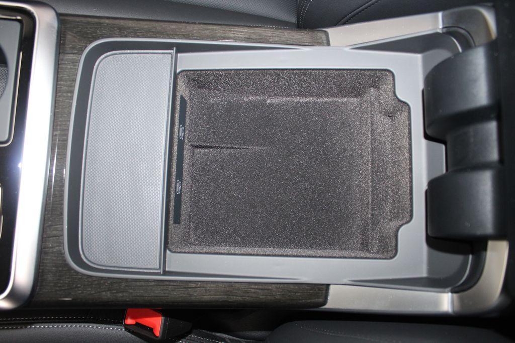 new 2025 Audi Q7 car, priced at $77,580