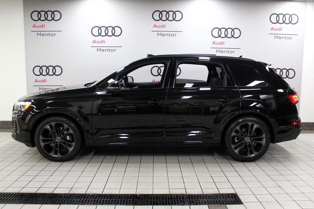 new 2025 Audi Q7 car, priced at $77,580