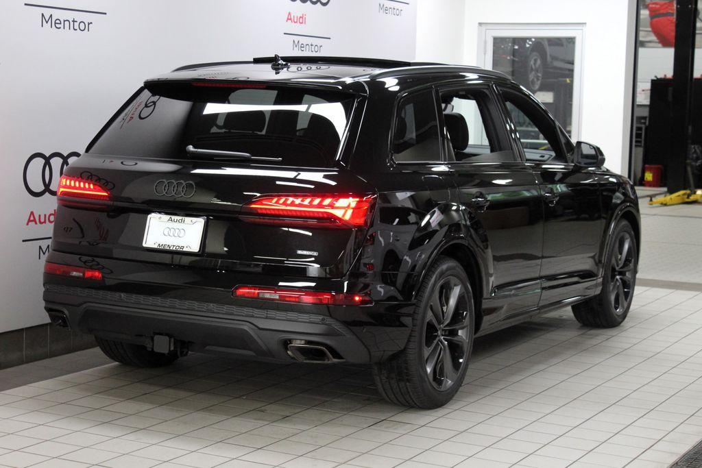 new 2025 Audi Q7 car, priced at $77,580