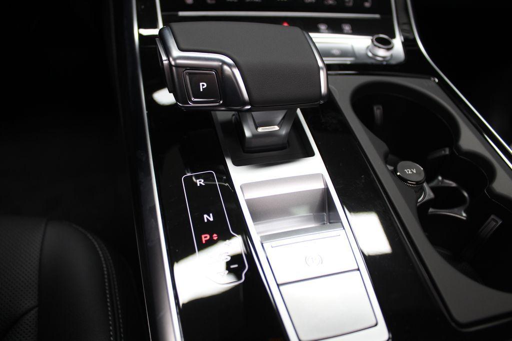 new 2025 Audi Q7 car, priced at $77,580