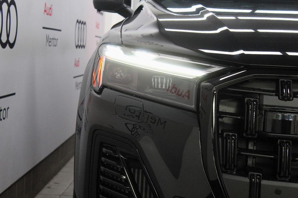 new 2025 Audi Q7 car, priced at $77,580