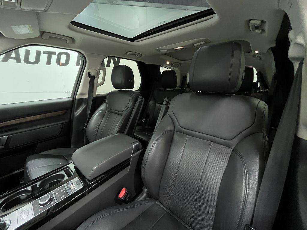 used 2019 Land Rover Discovery car, priced at $21,733