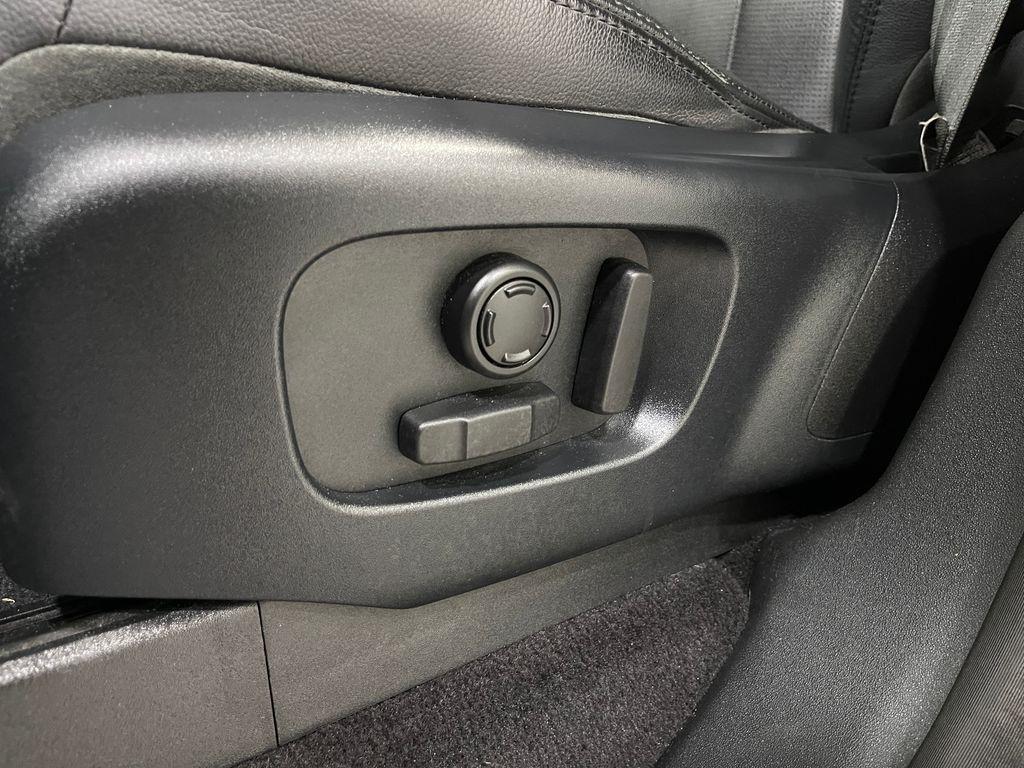 used 2019 Land Rover Discovery car, priced at $21,733