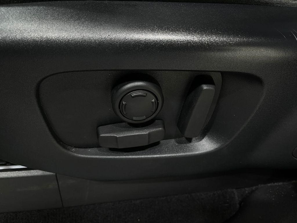 used 2018 Land Rover Discovery car, priced at $20,740