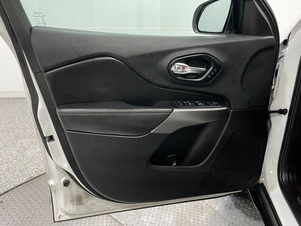 used 2019 Jeep Cherokee car, priced at $17,495