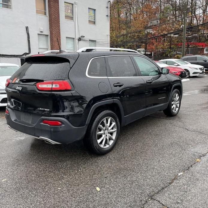 used 2018 Jeep Cherokee car, priced at $17,495